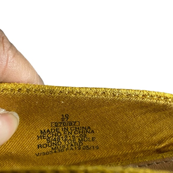 Old Navy Women's Mustard Yellow Round Toe Mule - Picture 5 of 8